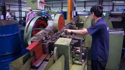 臺(tái)灣臺(tái)萬(wàn)自行車零件工廠參觀:瘋狂的機(jī)器人|企業(yè)參觀 - 美騎網(wǎng)|Biketo.com